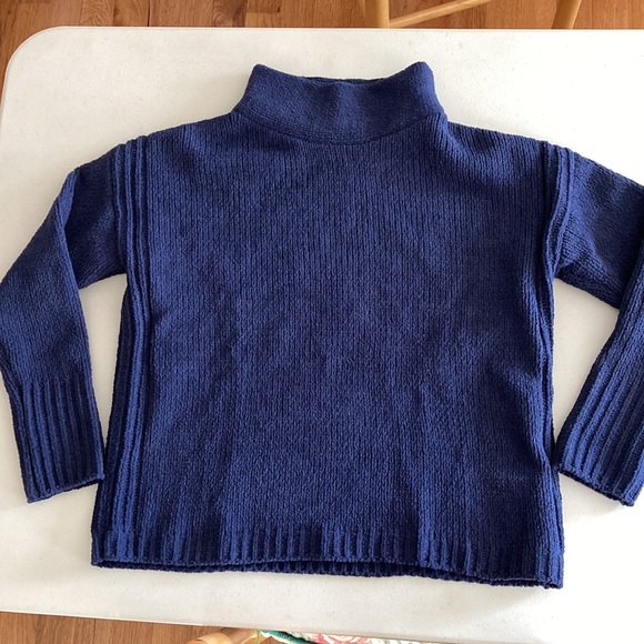 Catherine MaLandrino Heavy knit Blue, high Neck Sweater. Size M - Picture 1 of 6